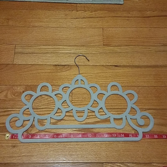 Beautiful and useful Velvet scarf hanger - Picture 5 of 6